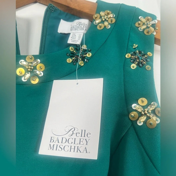 BADGLEY MISCHKA Bold Green and Sequins Beaded Neckline NEW WITH TAGS - Picture 6 of 11